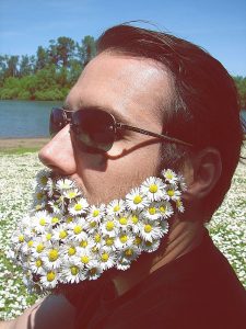 Barbas con flores hipsters