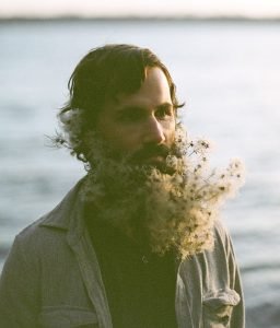 Barbas con flores hipsters
