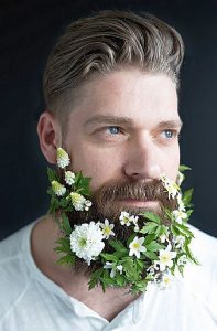 Barbas con flores hipsters