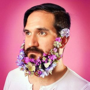 Barbas con flores hipsters