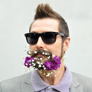 Barbas con flores hipsters