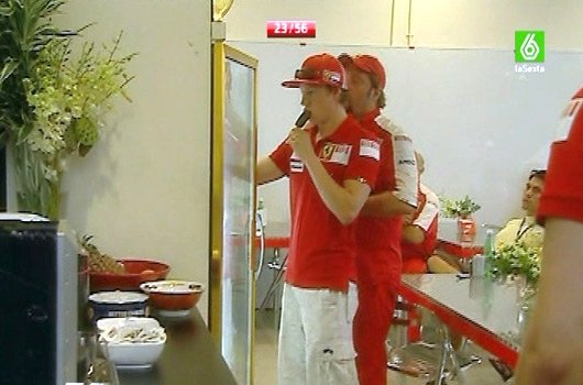Kimi Raikonnen comiendo helado