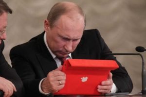 Putin usando un ipad
