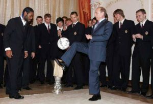 Putin dando toques al balón
