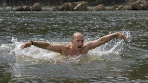 Putin nadando