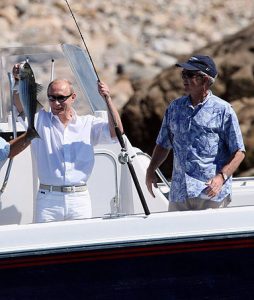 Putin pescando en un barco