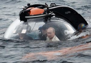 Putin pilotando un submarino