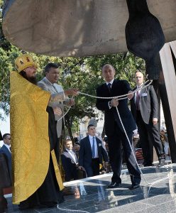 Putin tocando una campana