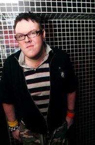 Kristian Nairn joven